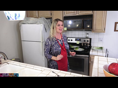 ❤️ Matrigna che lo munge in cucina prima del suo appuntamento ☑ Video di sessoal it.xxx050890.ru ❌️